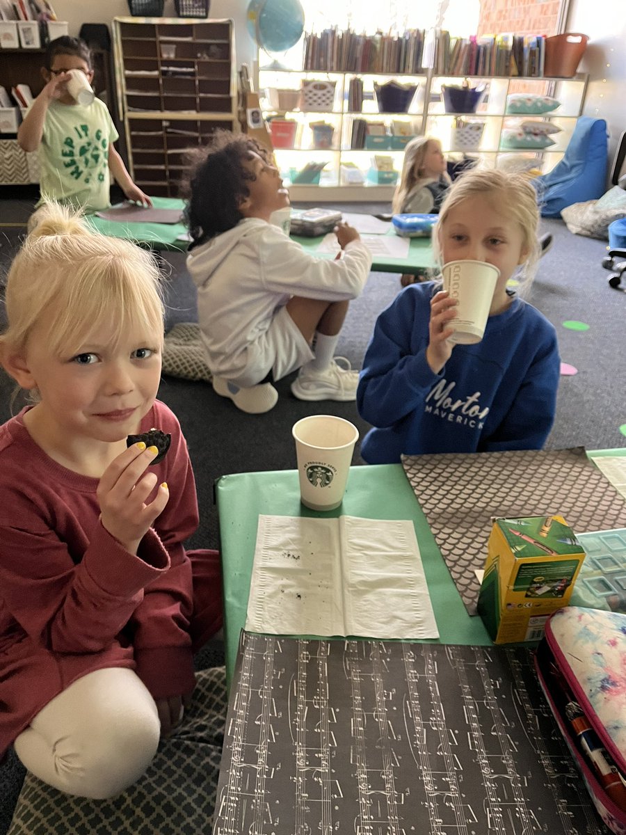Poetry reading also needs snacks! <a href="/MPS_Morton/">Morton Elementary</a> <a href="/MalonePrincipal/">Troy Malone</a> #mavericksmovemountains