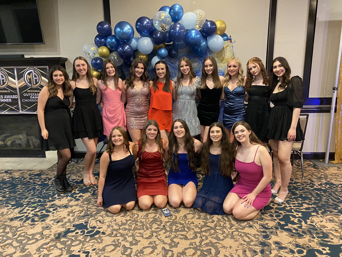 Belles Banquet 2022 💕 love these girls, love my job! Thank you for the beautiful year!