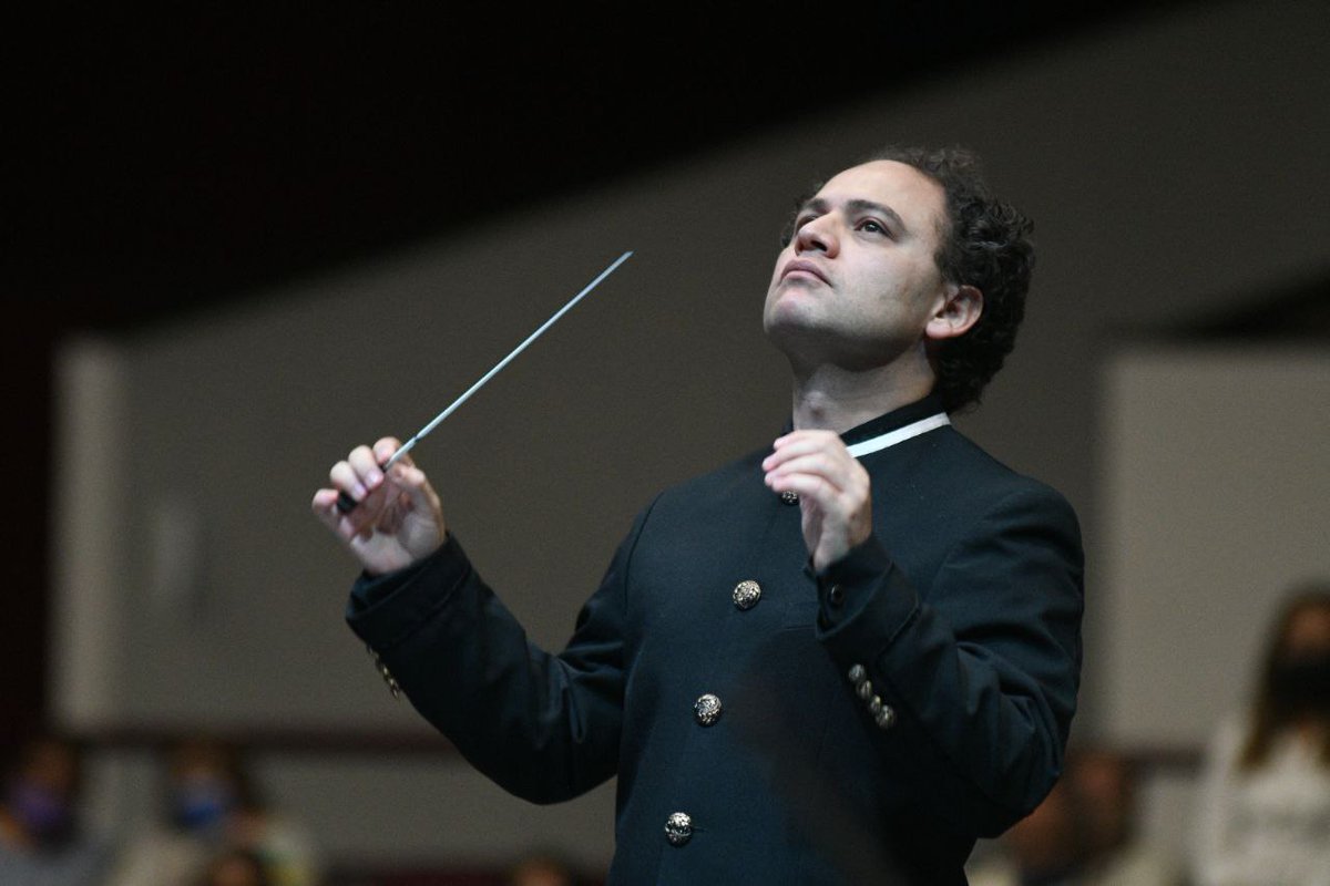 migueldelreal's tweet photo. Segundo concierto con la @osemoficial como Director huésped 🎼
Ha sido un placer para mi tener el honor de dirigir a esta increíble sinfónica, y gracias infinitas al publico por sus ovaciones.
📸IG: miguel_delreal_conductor
#SalmonDelReal #orchestraconductor #musicaclasica https://t.co/RfmHYK4NCI