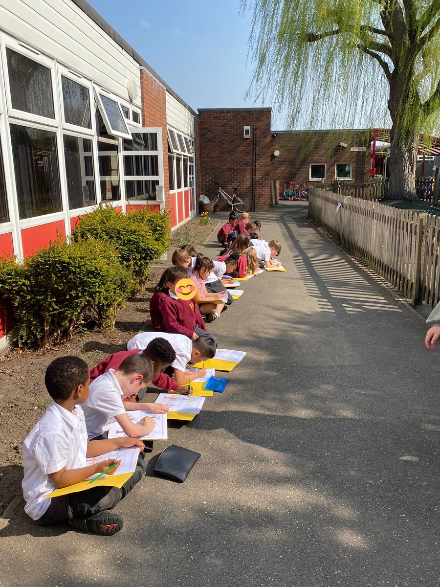 HPS_LowerSchool's tweet photo. The children LOVED going outside for some learning last week #hellospring Y1 were sketching the seasonal changes in a tree! #HaslemereCurriculum #INSPIRE #PrimaryScience https://t.co/ADW7V1hN4L