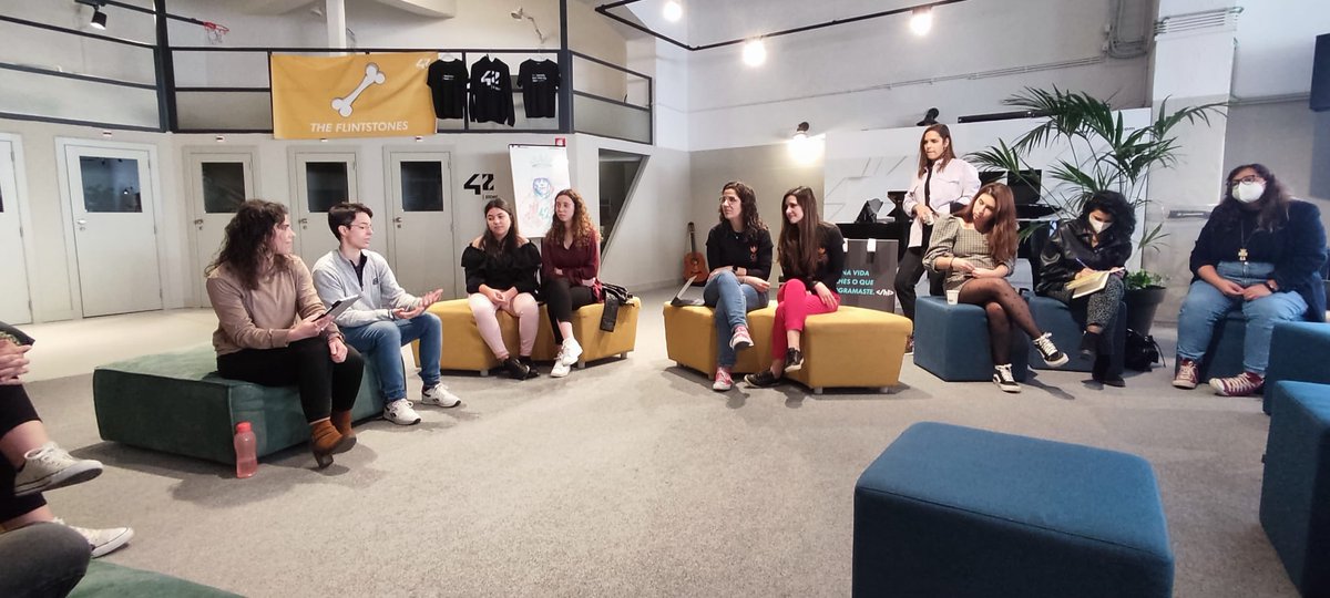 GeekGirlsPT's tweet photo. No dia 26/3 tivemos a oportunidade de participar numa tertúlia organizada pel'As Raparigas do Código com outras comunidades que têm também como atividade e missão a integração das mulheres nas áreas/carreiras de IT. 💪 @42Lisboa #womenintech #networking #G2PT https://t.co/oJ2QrXbAGC