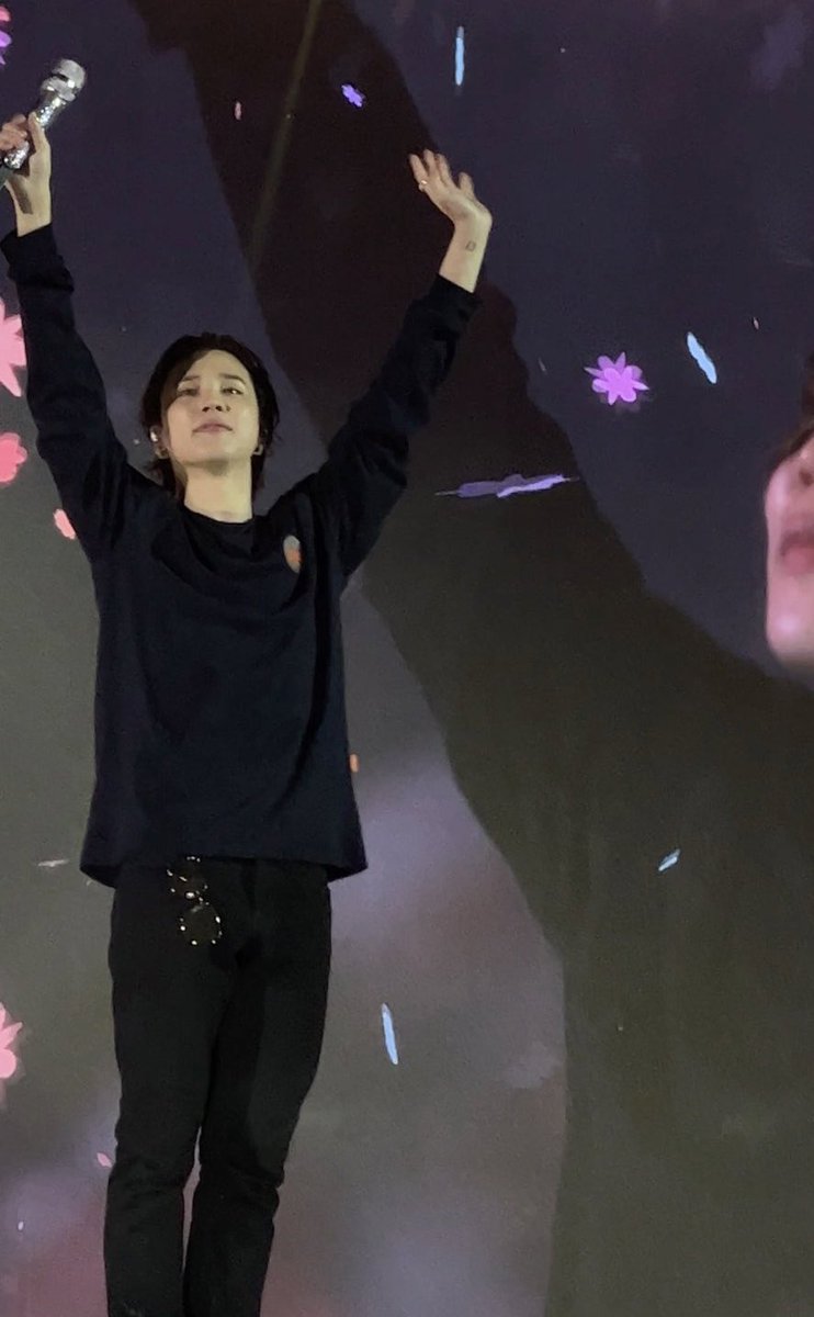 liIjiminvert's tweet photo. when jimin turns into a lil Y https://t.co/frJMU9trkm
