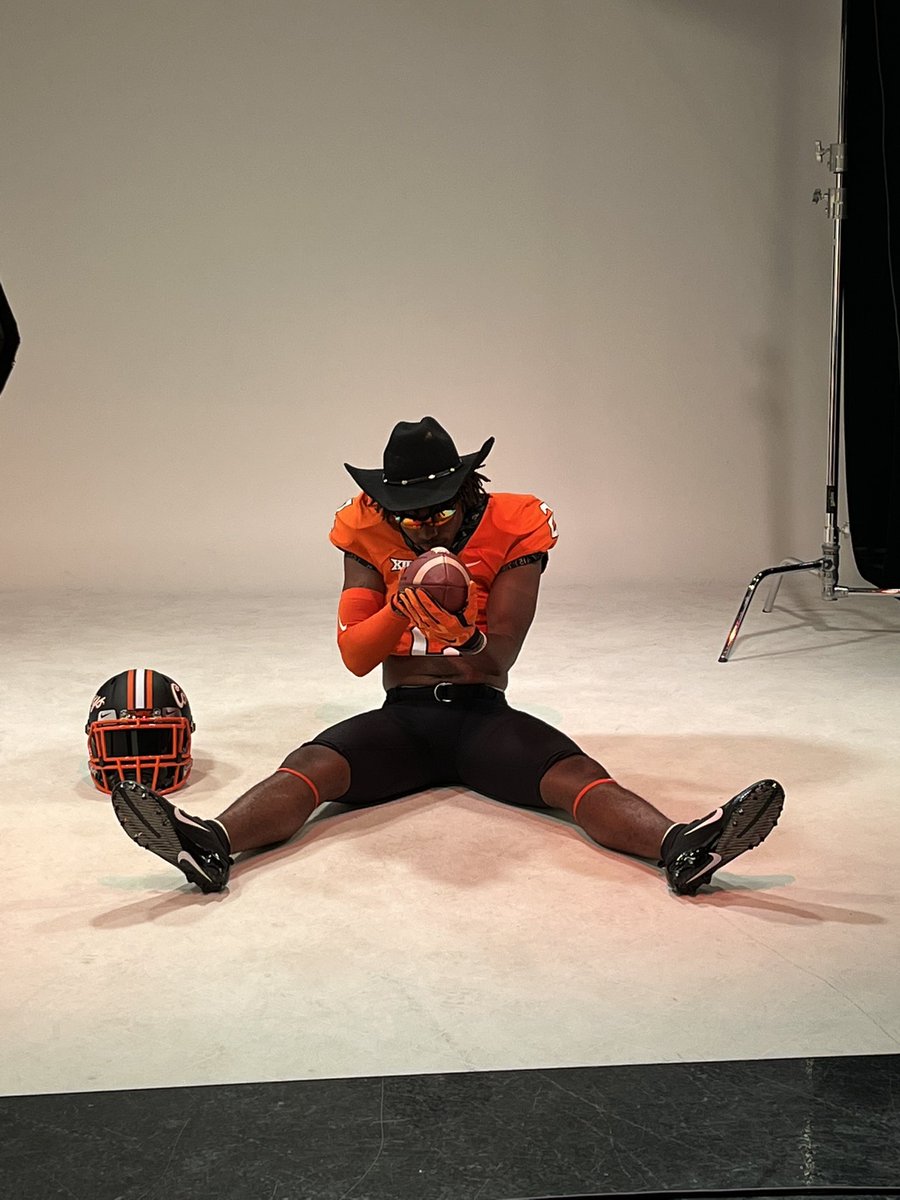 NatePa7mer's tweet photo. I appreciate coach Wozniak, Coach Cam … and all the OSU staff for allowing me to attend practice and learn more about the OSU program and the Stillwater community. Thanks for the hospitality. I definitely will be back. #Pokesup🤠 https://t.co/0pAfgzqbzA