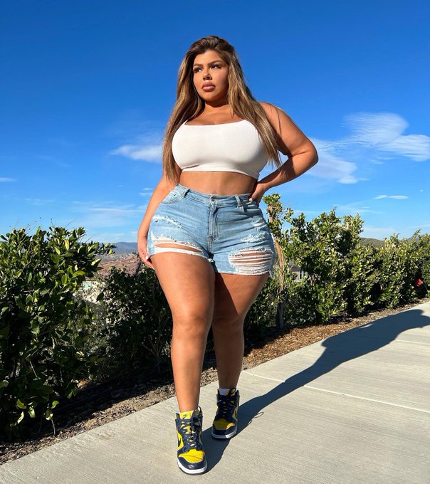 Strolling 😎 https://t.co/mkNwk2IeDy https://t.co/iYyZMcZCcF