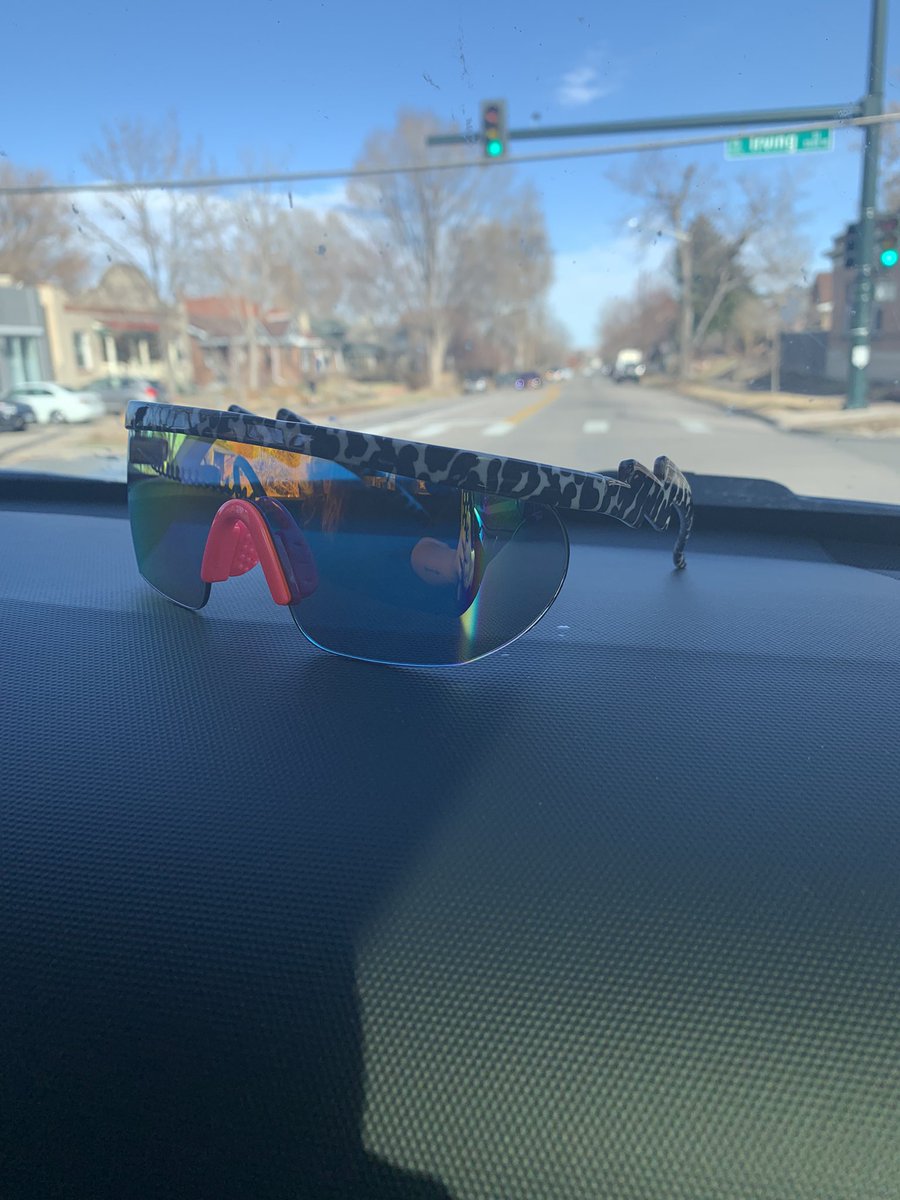 so excited for <a href="/flor/">f l o r</a> tonight 🌿bringing the worlds most random glasses for <a href="/zachwgrace/">zach grace</a> #flor