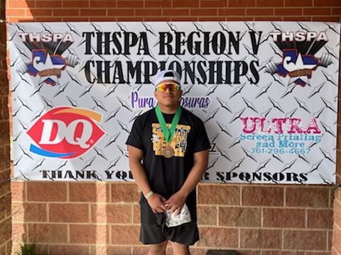 LytlePowerlift1's tweet photo. Congratulations to Mario Diaz on a great powerlifting season. 4th place in regionals, 9th in state, and he's only a sophomore. The future is bright for this young man. Can't wait to see him set records next year! Keep up the hard work! https://t.co/zF5FzViIUO