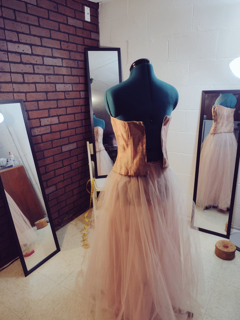 theloopiloosi's tweet photo. Prom is just about a month away! I've only got a few appointments left for prom, so book your alterations now before it's too late.

#alterations
#alterationspecialist
#prom #formalwear #supportsmallbusiness

https://t.co/N39Mg7OYfx https://t.co/Bt3LN3U4xT