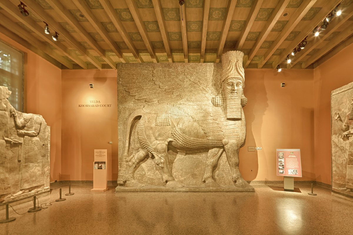 Крылатый бык. Шеду Ассирия. Шеду Ассирия Лувр. Крылатый бык Шеду из дворца Саргона II.. Шеду Ассирия скульптура.