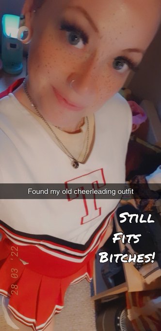IT STILL FITS!! 🎉 https://t.co/hyCz6yYJu0<a href="/tag/natural"class="tags"><span>#natural</span></a><a href="/tag/selflove"class="tags"><span>#selflove</span></a><a href="/tag/redhead"class="tags"><span>#redhead</span></a><a href="/tag/tattoos"class="tags"><span>#tattoos</span></a><a href="/tag/ginger"class="tags"><span>#ginger</span></a><a href="/tag/selfcare"class="tags"><span>#selfcare</span></a>