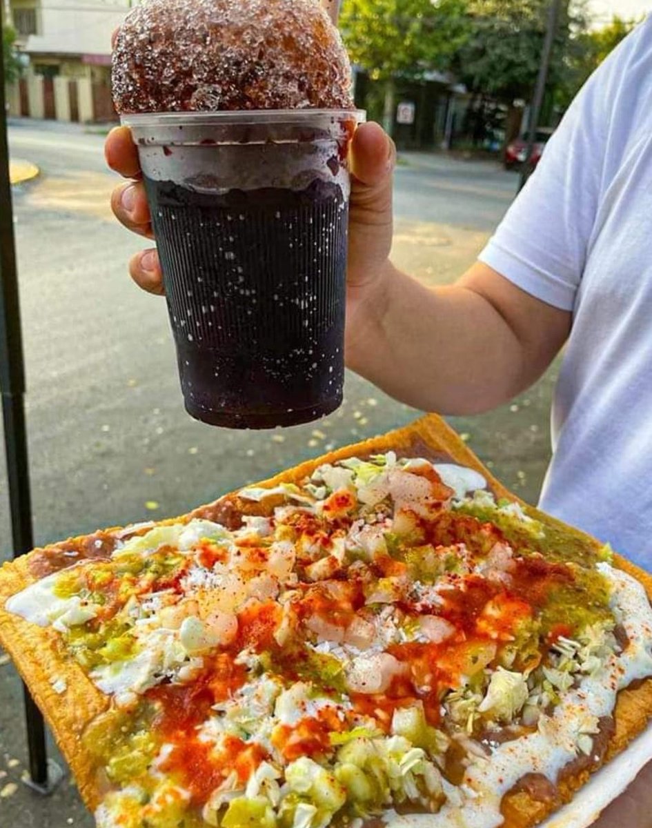 moniavila19's tweet photo. @OyeGustavoTello @OyeWatahell @Oye897 Ya en sintonía chicos 👋👋#Watahell #EsBuenoEmpezarCon un raspado de coca y un chicharrón preparado 🤤😋 con mucho cueritos salsa valentina 😋 💖 @maniaticosdeoye https://t.co/IAEXeyQasb