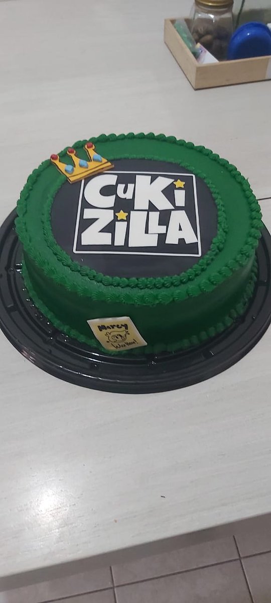 36Slicho's tweet image. Mira @cukizilla el pastel de mis 15