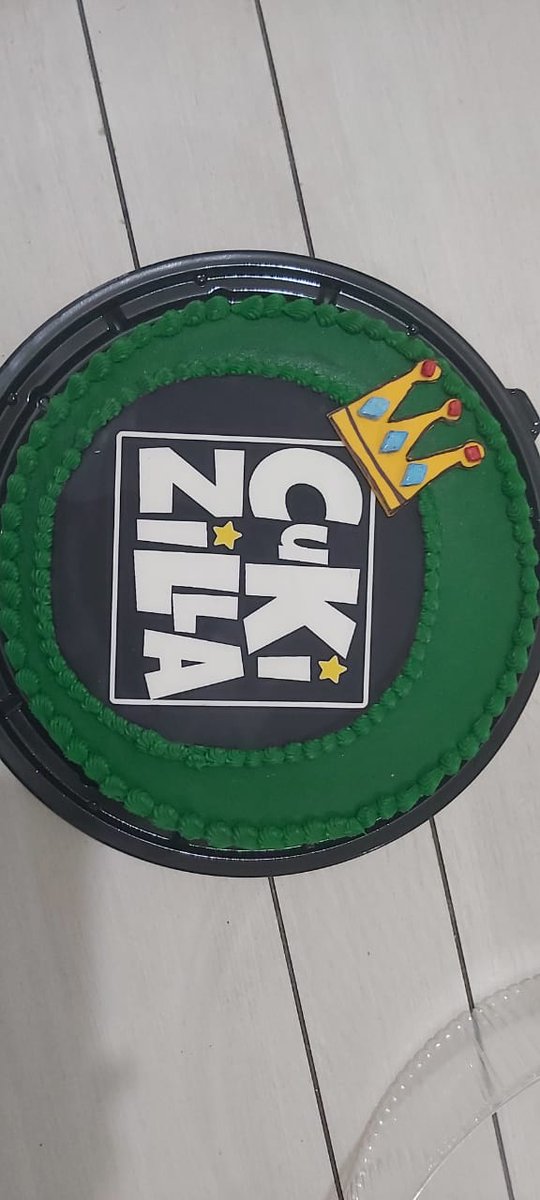 36Slicho's tweet image. Mira @cukizilla el pastel de mis 15