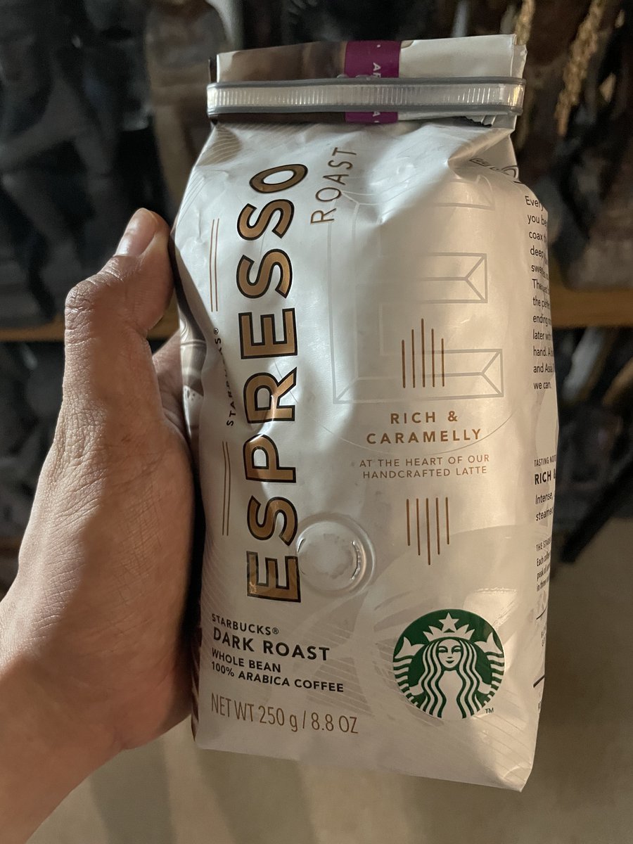 13thFool's tweet photo. Pasensya in advance sa pag-suporta sa mga pasistang kapitalista (to my defense, eto lang ang malapit sa bahay nung nagka-coffee beans emergency), pero ang sarap sarap nito. 😅

Kapag talaga ang kape ay sapat, angat buhay lahat. 

#SiyaNa #GoodbyeMilo https://t.co/OqGbX2tl41