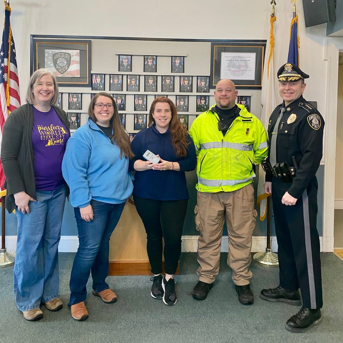MRFRScats's tweet photo. MRFRS is grateful to be a @cummingsdotcom grant recipient which enables us to provide free microchips for #pet owners &amp; free scanners in local communities (which means more happy reunions!). We presented our partners @SalisburyPolice &amp; @AmesburyPD w/ scanners earlier this month! https://t.co/EL6rLiHX4i