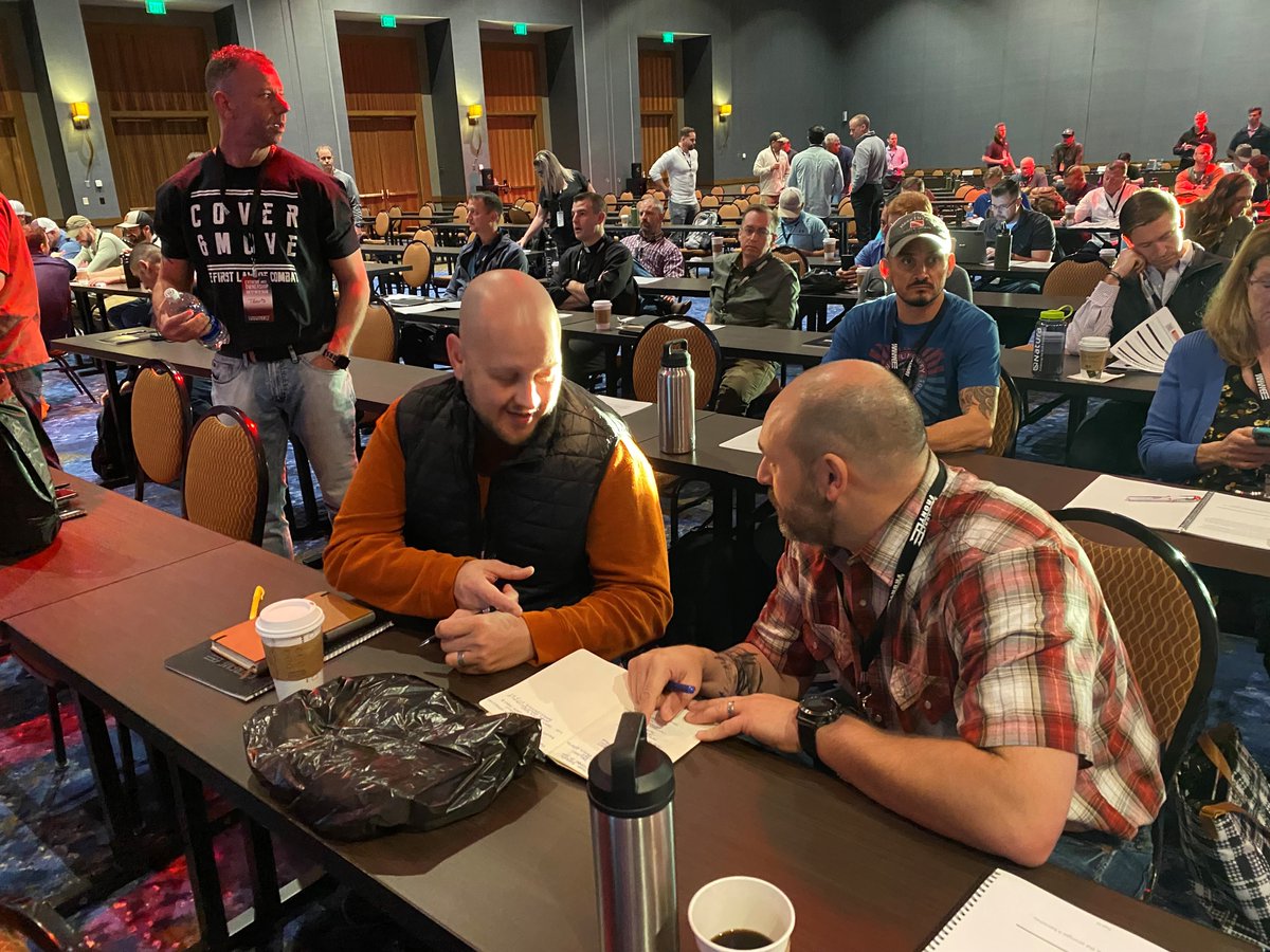SenskeServices's tweet photo. Part of our Leadership School includes investing in external development opportunities. Last week members of our corporate and region teams attended the Echelon Front “Muster13” in Dallas, where the team trained on the leadership techniques taught in the book “Extreme Ownership” https://t.co/pg3OspADUF
