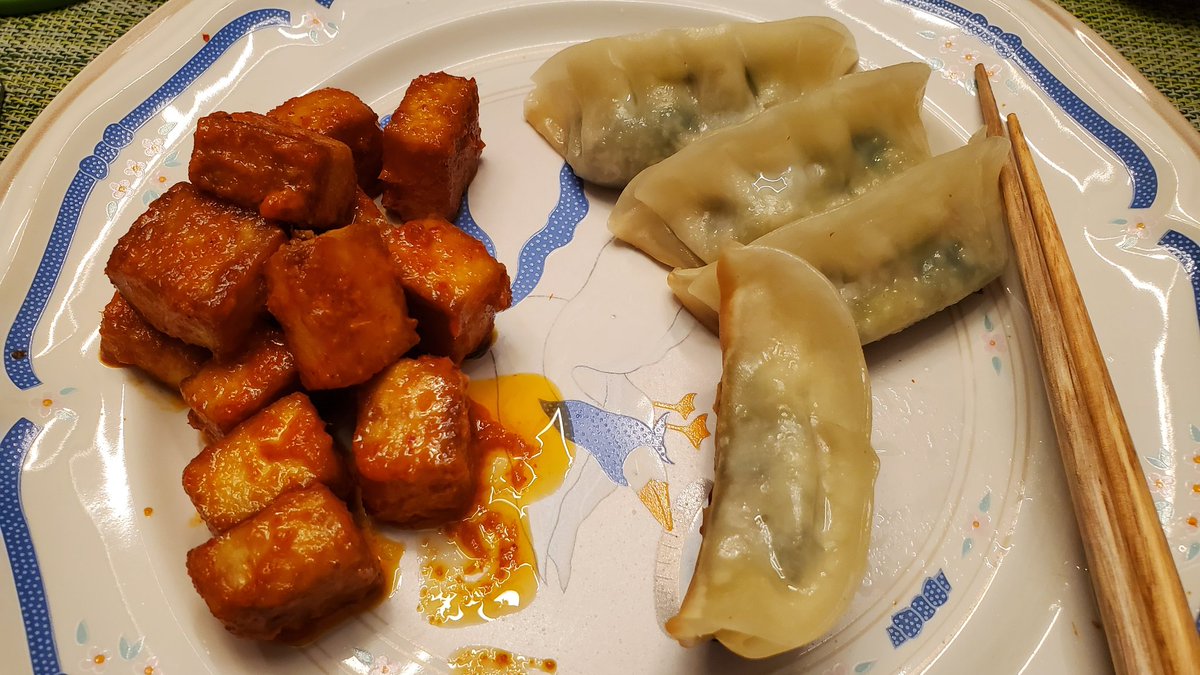 asherdashery's tweet photo. Baked tofu in a curry sauce and veggie gyoza https://t.co/sfYyBFm99O