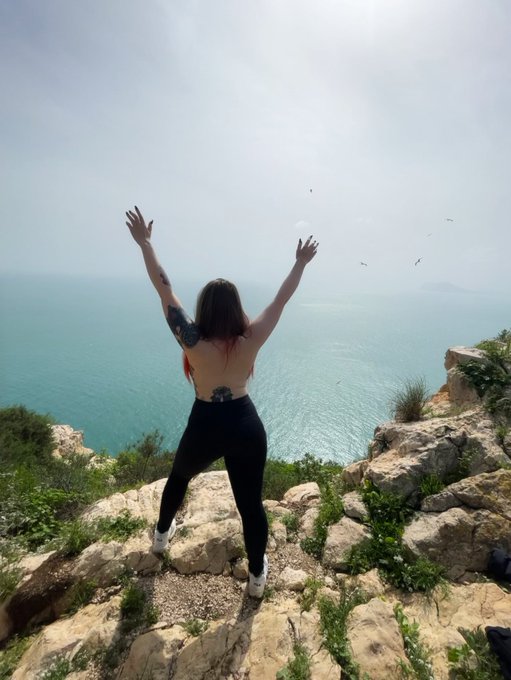 Living my life climbing up mountains in Spain ✨ https://t.co/G0NxlMQs1U
