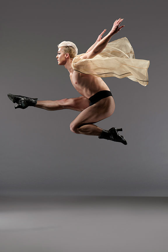 Bob Fosse’s “Dancin’” is hid full-throated, full-bodied celebration of the art form he loved, practiced, and changed forever. This production will be performed at <a href="/TheOldGlobe/">The Old Globe</a> from April 19-May 29 and tickets are now on sale!
theoldglobe.org/bobfossesdanci…