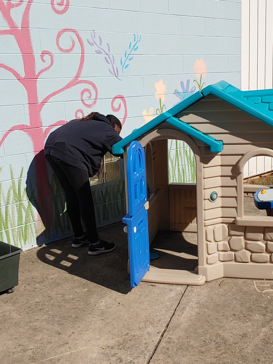 Lorri Jones (@msjonesemploy) on Twitter photo Has anyone thought about how dirty playgrounds are? Leave it to the <a href="/colganhs/">Colgan High School</a> students to clean the play ground for preschool kids @Dalecityreccenter. Working in the community is rewarding.
#cchsemploy #workinghard #jobskills Has anyone thought about how dirty playgrounds are? Leave it to the <a href="/colganhs/">Colgan High School</a> students to clean the play ground for preschool kids @Dalecityreccenter. Working in the community is rewarding.
#cchsemploy #workinghard #jobskills
