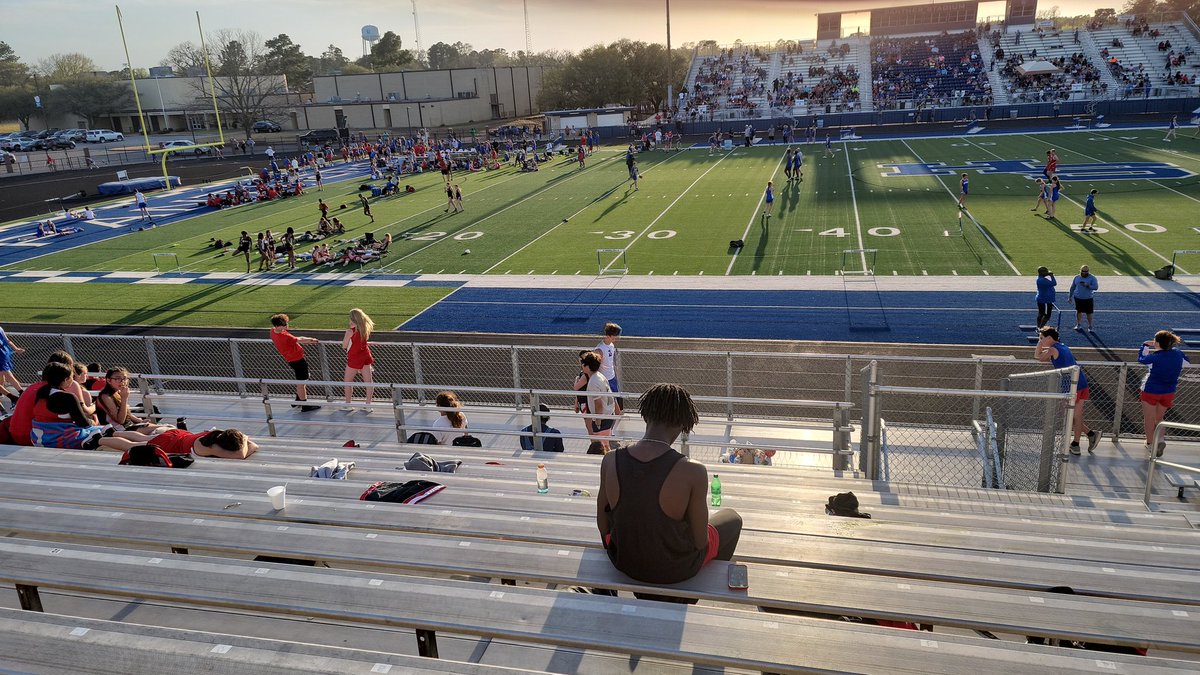 CChapmanHHS's tweet photo. Sometimes you have to show up for the kids who don't expect it so that you can keep building strong relationships. @HendersonISD @GreenLeina #relationshipbuilding #8thgradeUILdistricttrack https://t.co/So68CoTrjt