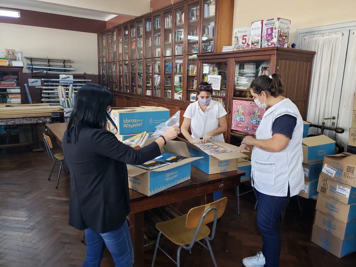 FRjunin_fp's tweet photo. 📚Libros para aprender

👉Por intermedio del Ministerio de @EducacionAR llegaron a las escuelas de nuestra cuidad libros destinados a alumnos y alumnas de escuelas primarias. 

📖Continuamos invirtiendo en #educación https://t.co/dRk3xQNStv
