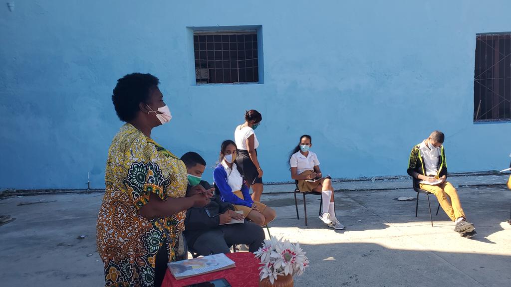 olgalidiam47's tweet photo. Fructífero intercambio de las Escuelas Pedagógicas con estudiantes de la secundaria Roberto Rodríguez de Santiago de Cuba. https://t.co/WDWJTMvnXI