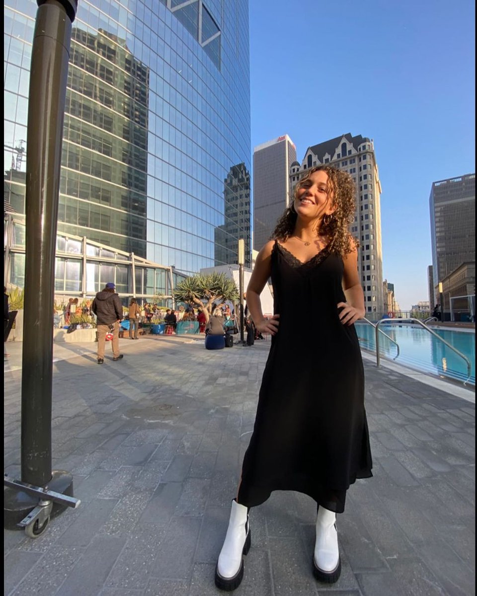 Um… model style whaa 🙈

American Idol starts RIGHT NOW on <a href="/abcnetwork/">ABC</a> But, for all my WESTCOAST BABIES ☀️ Don’t forget to tune in @ 8pm to watch my #GenreRound performance of #HollywoodWeek 🤩🥰
#danielleondiol #americanidol