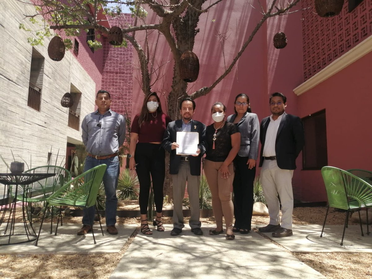 a_caeo's tweet photo. #Entérate | El CAEO A.C., firmó convenio de colaboración con el hotel “City Centro Oaxaca” para beneficios preferenciales para los agremiados y sus familiares. Acércate al CAEO A.C., para conocer a detalle los beneficios. #FCARM #CAEO #OAXACA #Turismo #RegiónI #ArquitectasFCARM https://t.co/JIGzLgs7qO