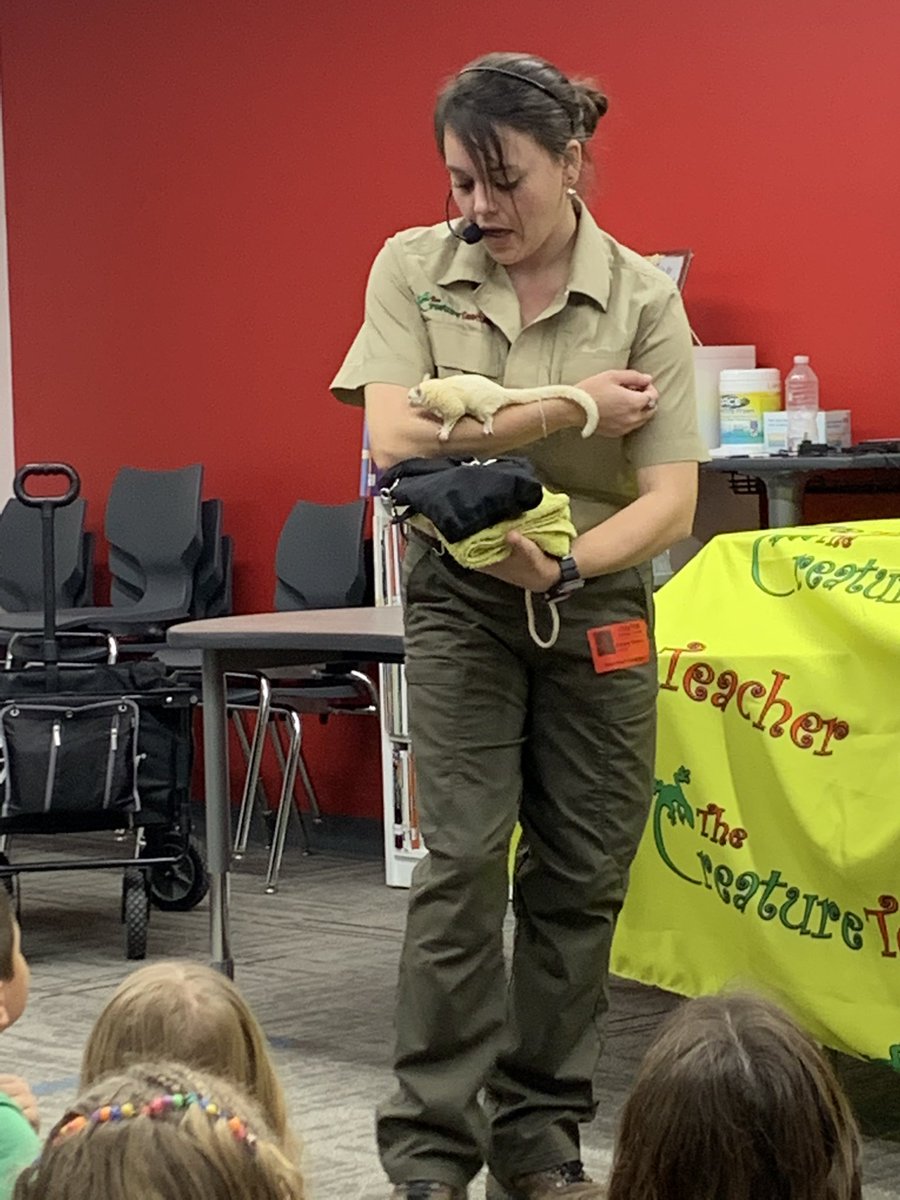 BESbooklady's tweet photo. What a fun day! Our wonderful PTA had some experts from @Creatureteach bring an assortment of animals to share with our @BESTexans. #BESlib #AnimalFun https://t.co/2MPIpKmXlC
