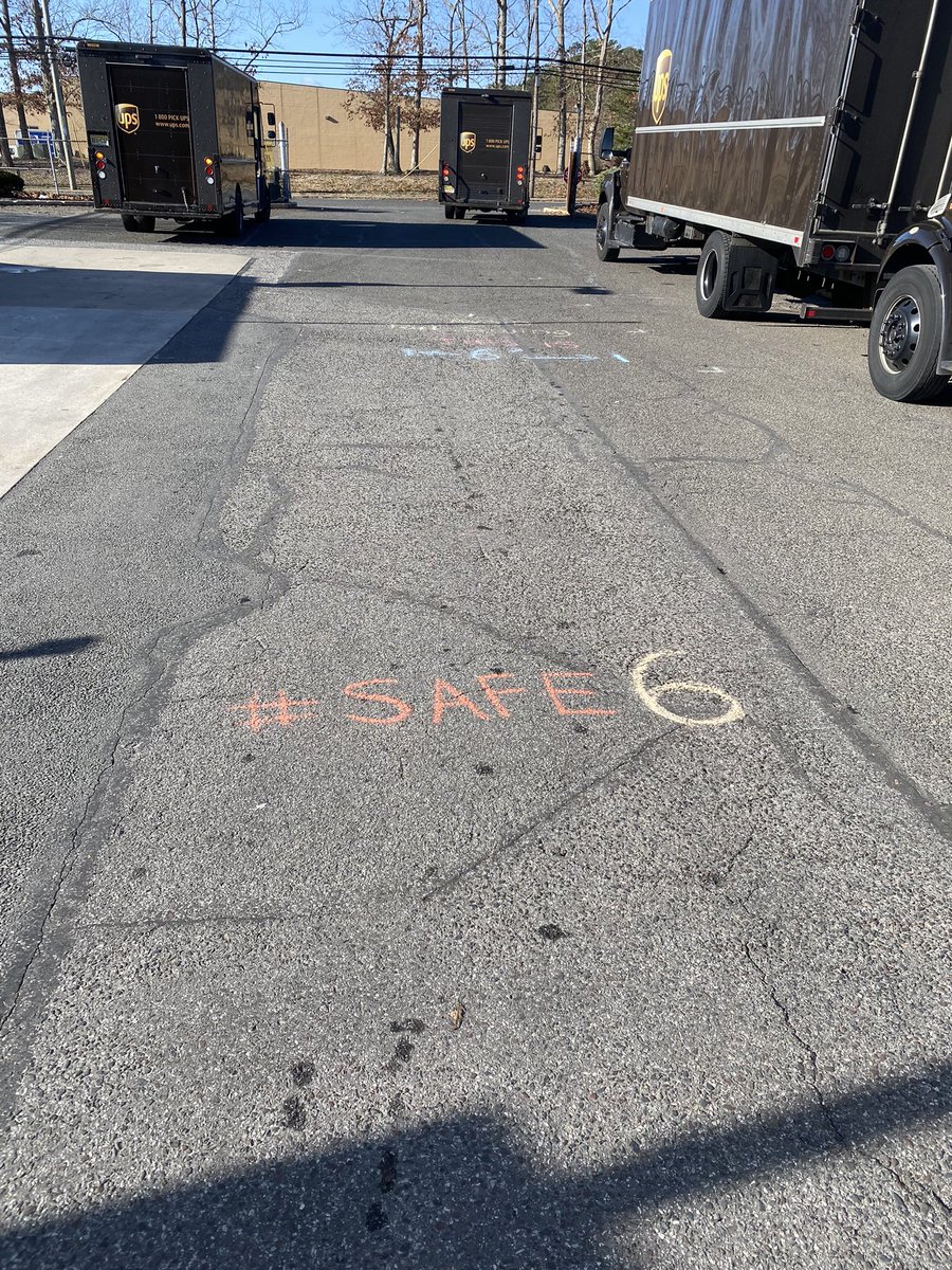 UPSManJohn's tweet photo. It’s #MentalMonday and we’re asking how do you prevent TaILsWiNg? Practice #SafeSix! Leave 6 feet of space between your vehicle & stationary objects. Drivers all received a handout as well as a visual as to what 6’ looks like. https://t.co/1S14eLqXt9
