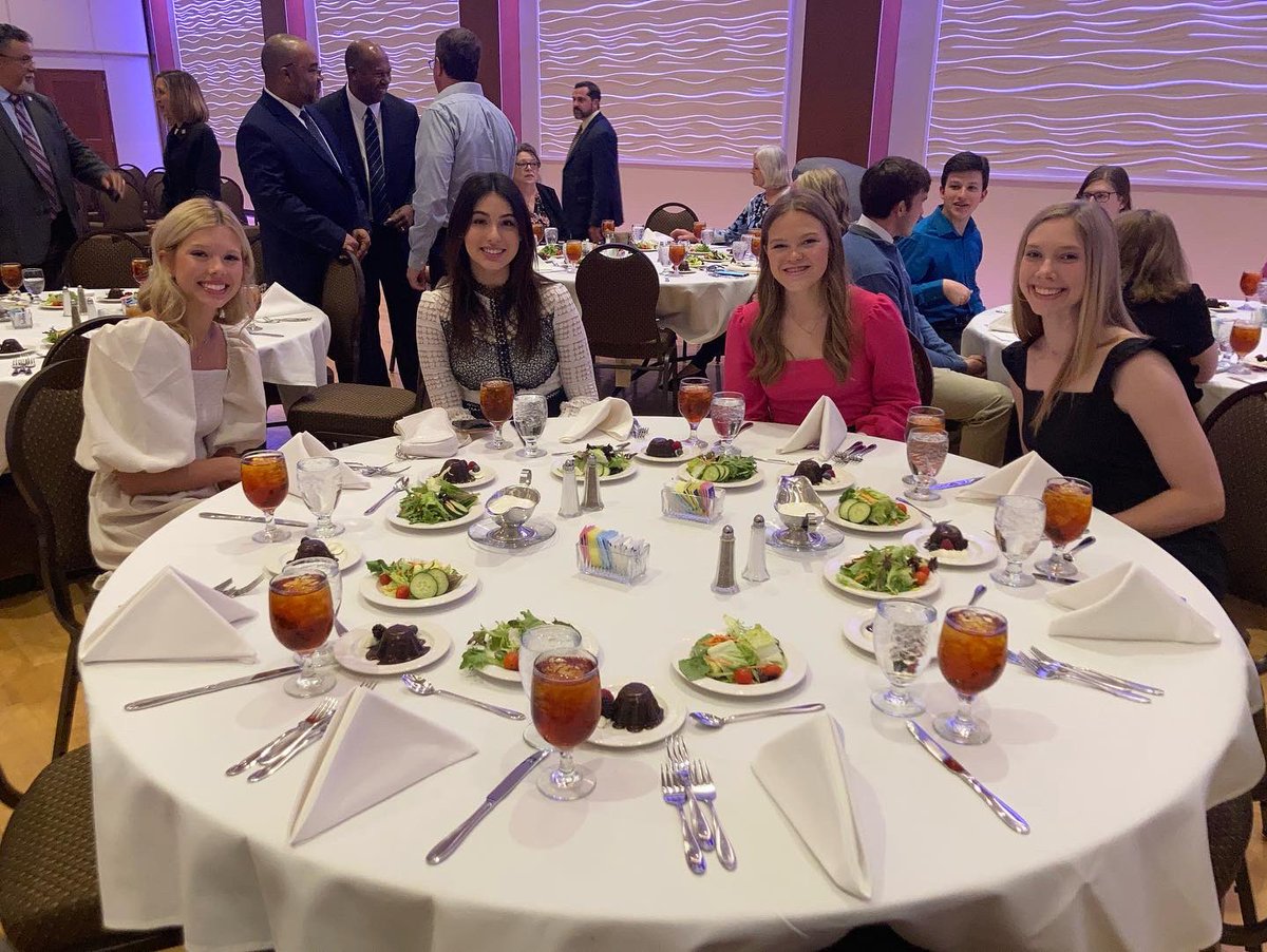 chguidance's tweet photo. It was a beautiful night to honor our 2022 NOBLE Scholars at the Chamber’s NOBLE Banquet!  So proud of our amazing seniors! #CHBlue https://t.co/62OhLLlmd1