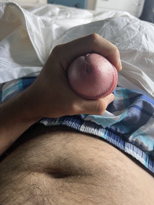 POV: You wake up next to me, I pull this out&hellip; what&rsquo;re you gonna do next ? 😈 https://t.co/FvOngl49QJ https://t<a href="/tag/freethedick"class="tags"><span>#freethedick</span></a>