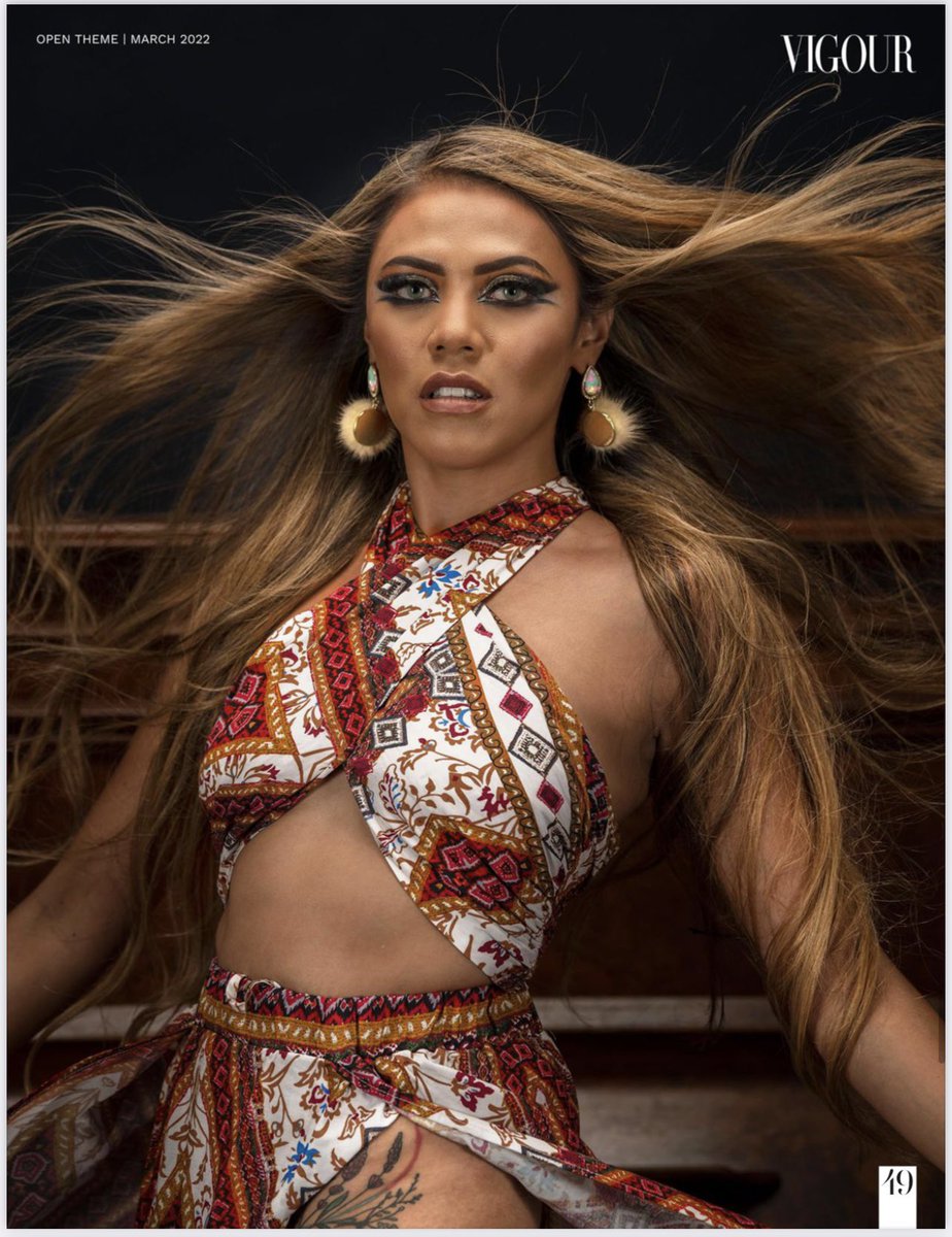 daizeesmith's tweet image. BLACK OPAL
Model: Daisy Smith
Published: @vigourmagazine
Photographer: Capcreins Images
Hair and make up: Al 4 Beauty - Makeup Artistry