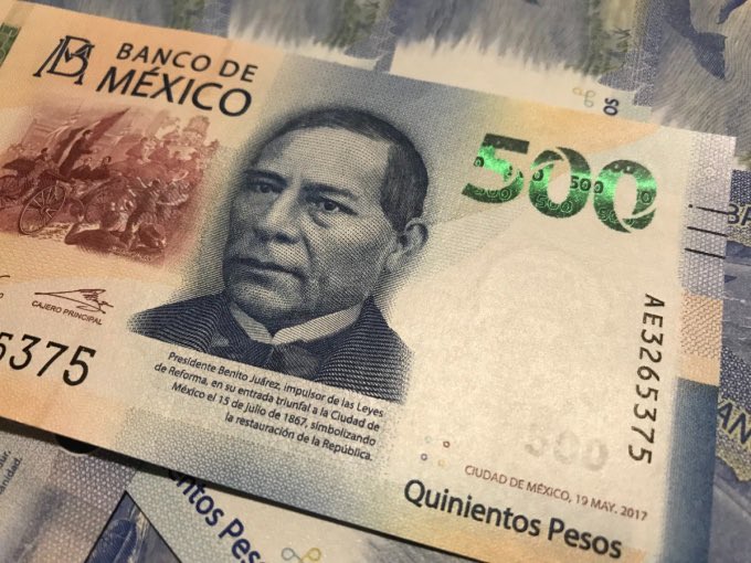 QuePasaEnSN's tweet photo. Atención comerciantes pónganse vivos, nos reportan billetes de 500 falsos que andan circulando en San Nicolás ... fíjense muy bien lo que reciben, ahí les dejo el dato @GobSanNicolas https://t.co/wvaS57fYBV
