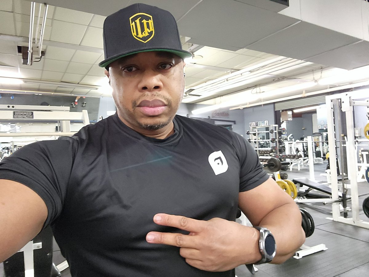 LordCognito's tweet photo. The work/life/gym balance is a very DIFFICULT puzzle to master, but remember even a limited effort beats complacency. #FightThroughIt #EarnTheRightToGame #HealthIsWealth https://t.co/pCNodyHdhc