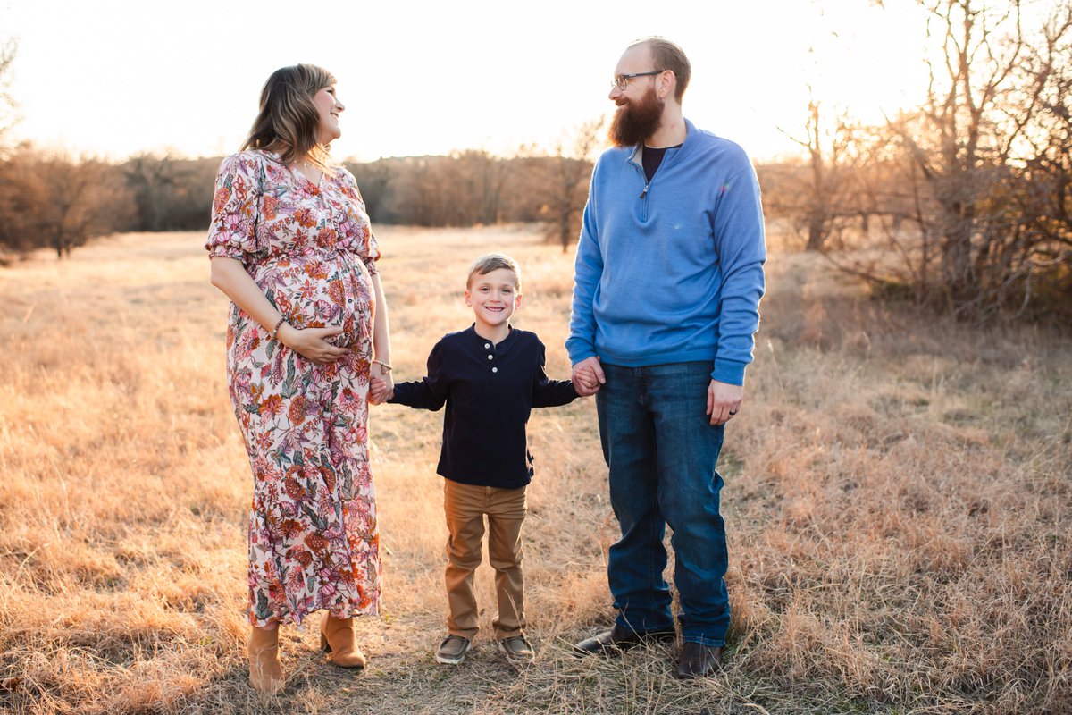 heyheyashleyj's tweet photo. Today started my last week at work for FISD / Cobb MS... then it's time to shift gears as we await Baby Teddy.. shift gears into the SAHM life for a bit. Bittersweet. But, if you know my story, you know that this is needed and is a blessing. 🥰🙏🌈 #foreveracyclone 💙🧡🌀 https://t.co/pMqqgIh8LA