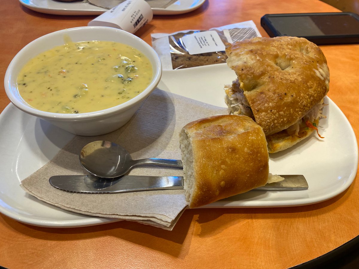 NaiadesCosplay's tweet photo. I had Panera for lunch and I honestly loved it!

#food #panera #model #modelselfie #soup #cheesebroccolisoup #chipotlechicken #sandwhich https://t.co/4IcmnpyoGW
