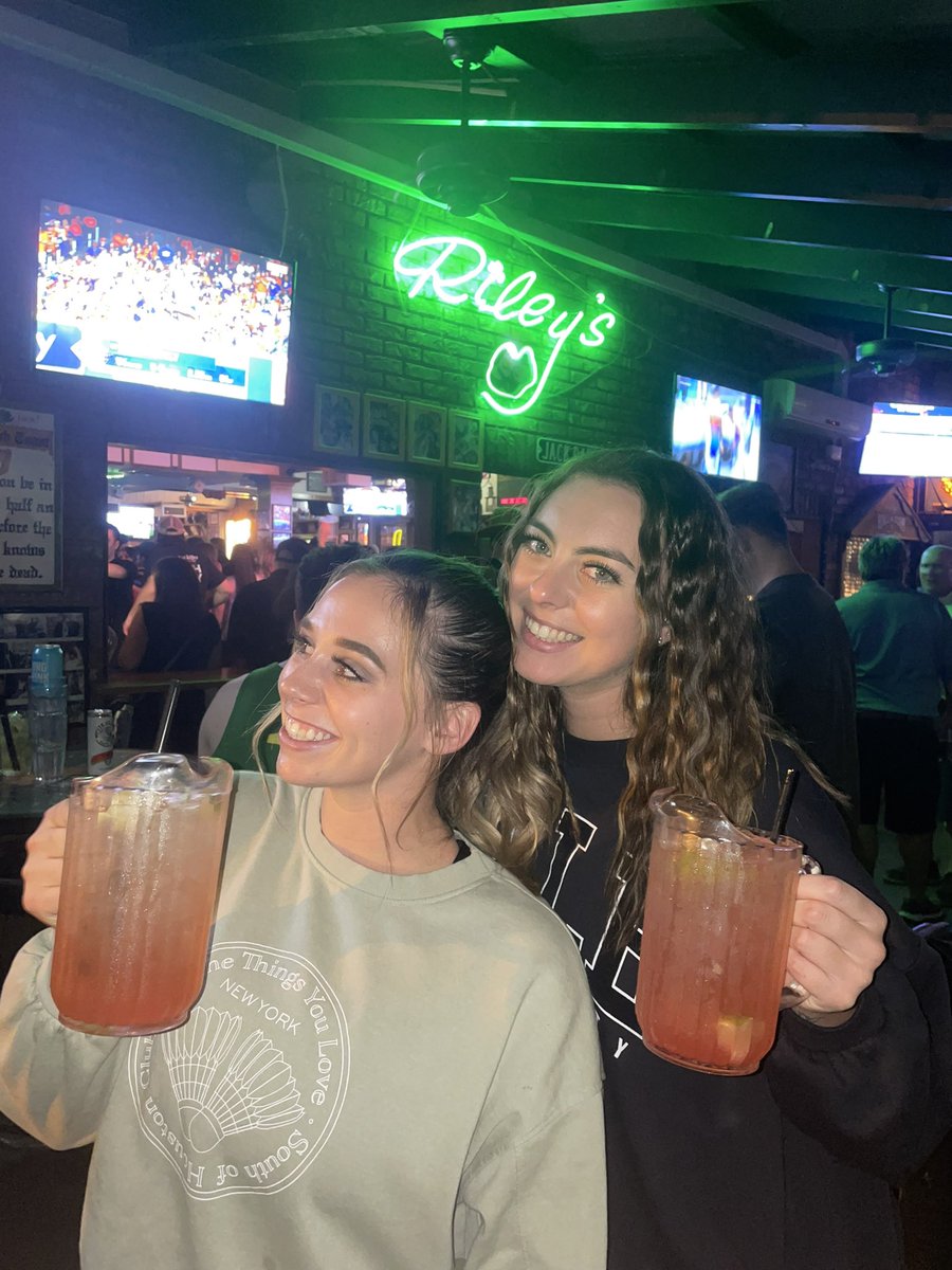 linddssayyy's tweet photo. #BestBarRileys FINAL 4 BABY https://t.co/vsWqMmDJ1l