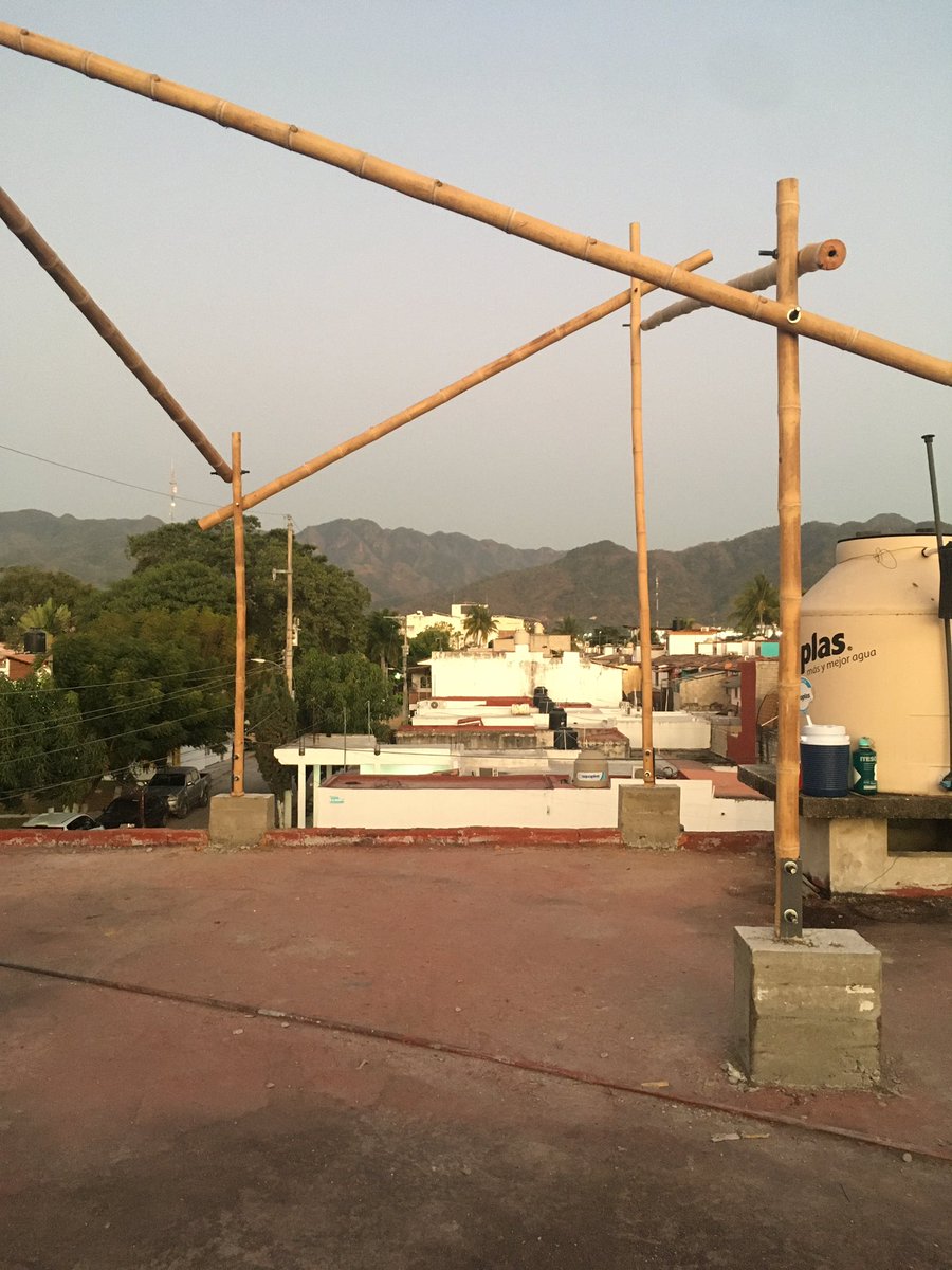carlosestradac's tweet photo. Hoy levantamos la estructura de #TechoVerde de #Bambú en #AzoteasVivas para #ReducciónIsladeCalor
Proyecto conjunto #PAPespaciopúblico y @MaestriasSust en #PuertoVallarta https://t.co/0PcdfFRK30