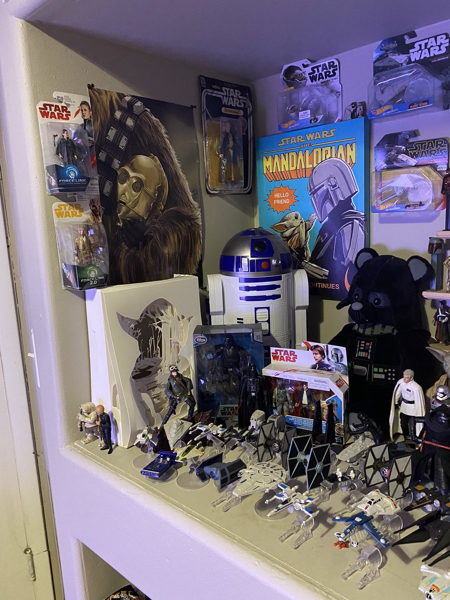 QuestMePodcast's tweet photo. I don’t have my cases so I had to pick and choose for now. Show me your #collections!! #starwars #collectors #IKnowIHaveAProblem https://t.co/2ihzKABfQ3