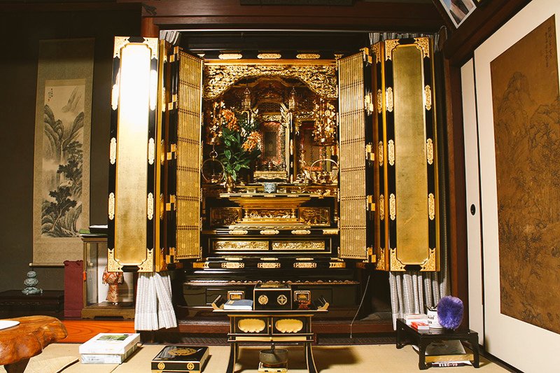 zenji_nio's tweet photo. 荘厳な神殿から精巧な仏壇まで、日本の彫刻家や大工は世界一です。天武天皇は、日本を歴史上最大の文明にした素晴らしい祖先の比類のない宗教、文化、伝統、遺産を保存する方法として、すべての日本人に仏壇を維持するように命じました!#Butsudan Buddhist altars in Japanese homes are peerless!🇯🇵 https://t.co/8bw63yIX7j