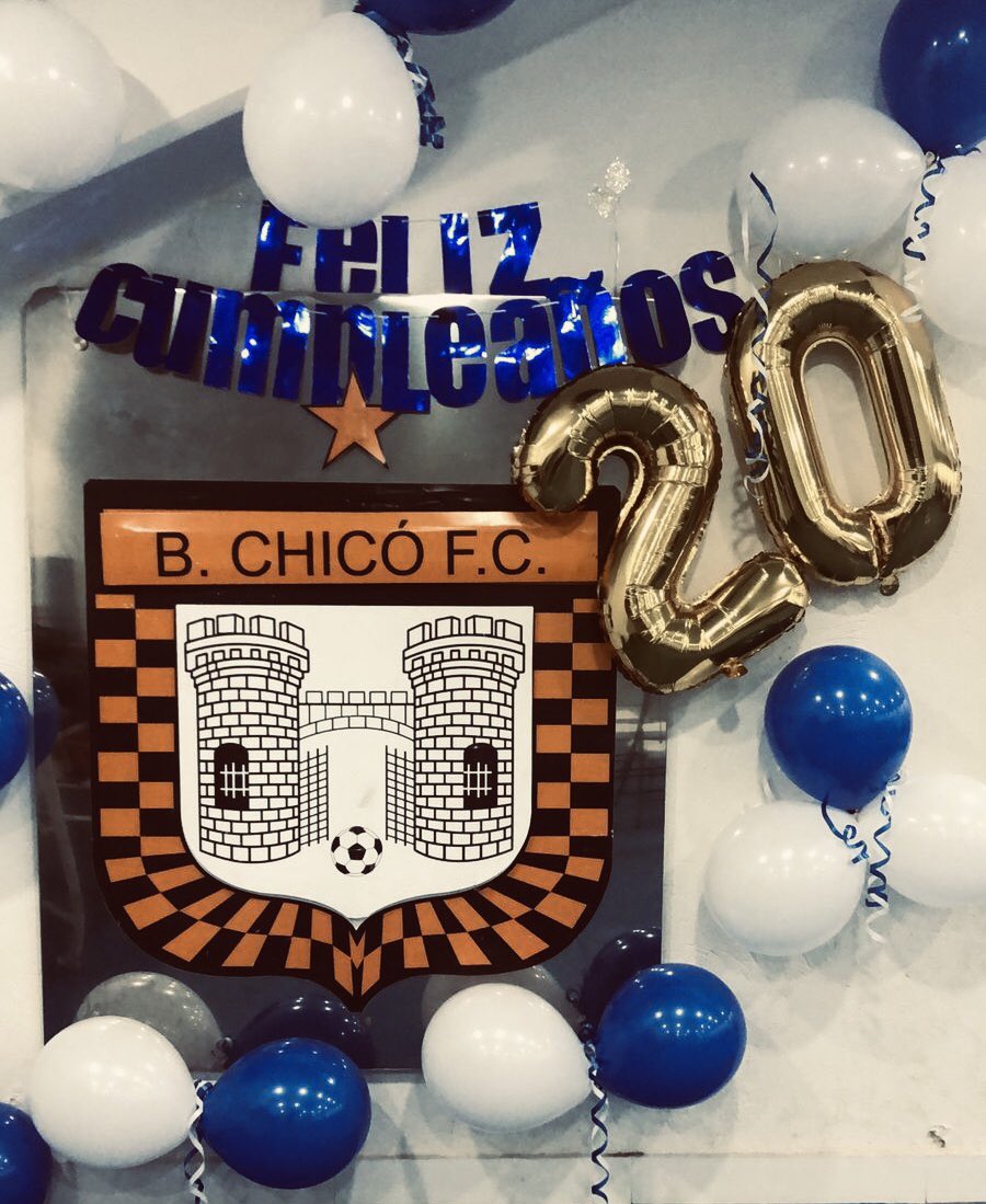onchorrojas's tweet photo. Hace 12 llegué a esta familia que hoy celebra 20 años de mucha historia. Feliz cumpleaños ajedrezado campeón, en las buenas y más, en las no tan buenas. Gracias @BCHICOFCOFICIAL eternamente !! ⚽️🏁⭐️ https://t.co/Cag1xp7UCz