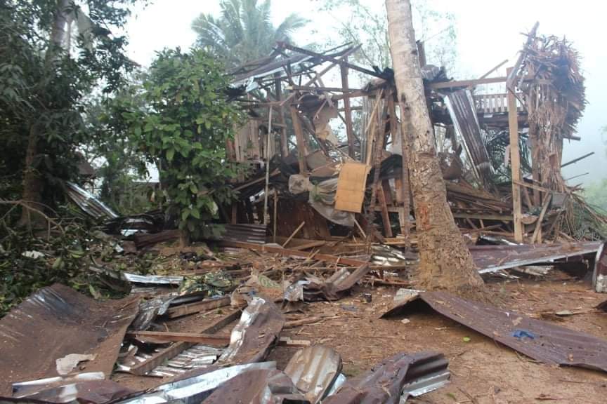 RvlBurma2's tweet photo. Some houses were destroyed by military launched airstrikes bombing on March 27 at around 2 am in the old high school compound in Debuno village and into Htee Lay Gyi village in #Lutha Township, Payay Village Tract, @knuhq-Mutaw District, Karen state.1/

#WhatsHappeningInMyanmar https://t.co/t2n7XVb6Zh