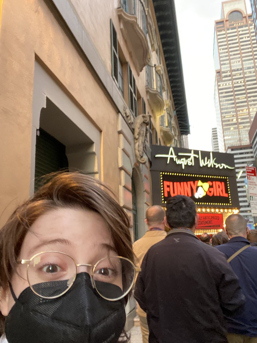 Bernie__T's tweet photo. Why yes this is the only thing I will be talking about for the foreseeable future. Get your tickets to see @FunnyGirlBwy NOW!! Beanie Feldstein is a REVELATION as Fanny Brice. https://t.co/4tE4I8XF6j