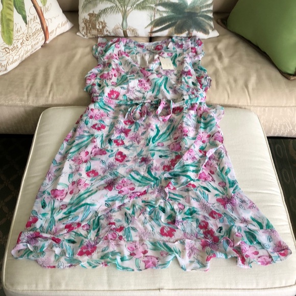 PillowTalkConfi's tweet photo. So good I had to share! Check out all the items I'm loving on @Poshmarkapp #poshmark #fashion #style #shopmycloset #anthropologie #anewday #hollister: https://t.co/gzFsthQut7 https://t.co/MNUIzNWGfQ