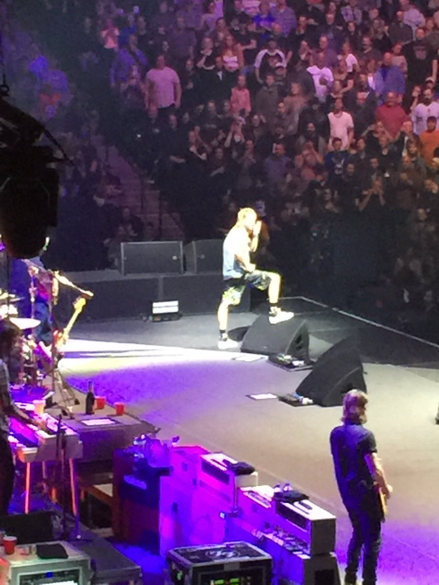 johnnjax's tweet photo. RIP Taylor Hawkins- a huge talent! https://t.co/DJC8JWmScG