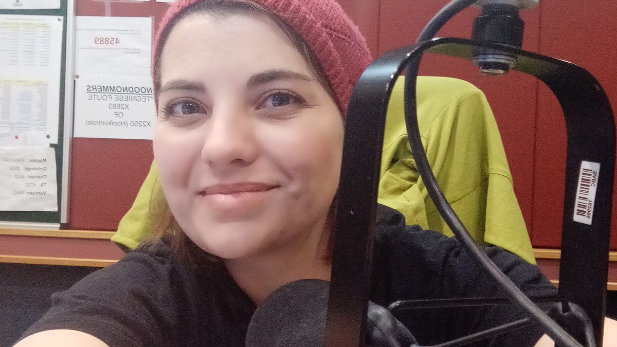 EsteGross's tweet photo. Goeiemôre! Vandag is my laaste kuier saam met jou uit die @zarsg ateljee. Dankie vir elke oggend se saamluister en vroegopstaan. Ek dra vandag se uitsending en #Oggendstemming spesiaal op aan jou, die luisteraar. https://t.co/jEL81qwYZr