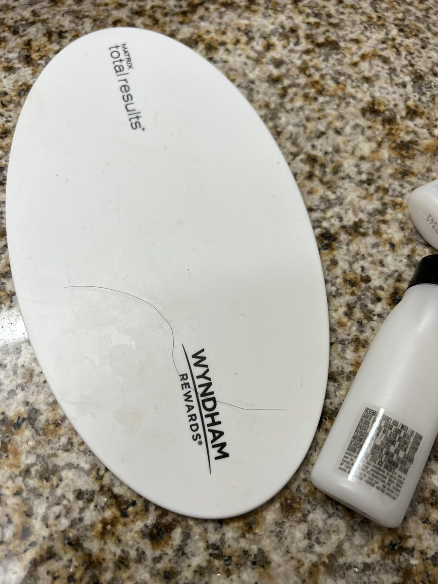 GCDrags's tweet photo. @WyndhamHotels There are WAY more pictures where these came from. Tons of issues, filthy hotel, zero help from customer service at the actual hotel or online https://t.co/g3qErMwoj5