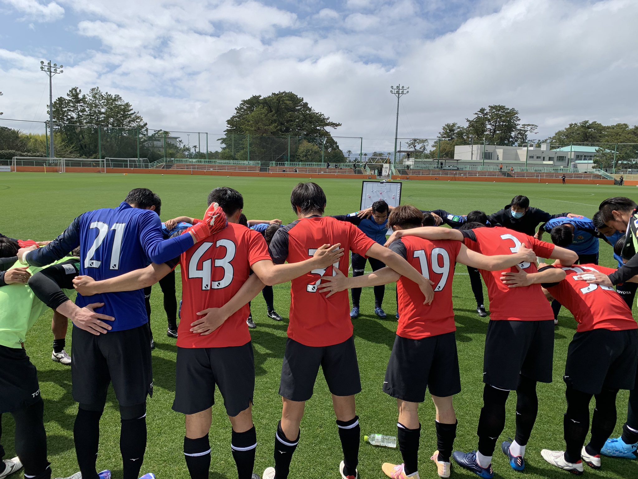 名古屋グランパス Nagoya Grampus 22 Jエリートリーグ 第1節 Vs 清水エスパルス 三保グラウンド 13 00 Kick Off Grampus スターティング11 Gk 武田洋平 Df 長田涼平 U 18 吉田晃 丸山祐市 小嶋健聖 U 18 Mf 吉田温紀 長澤和輝