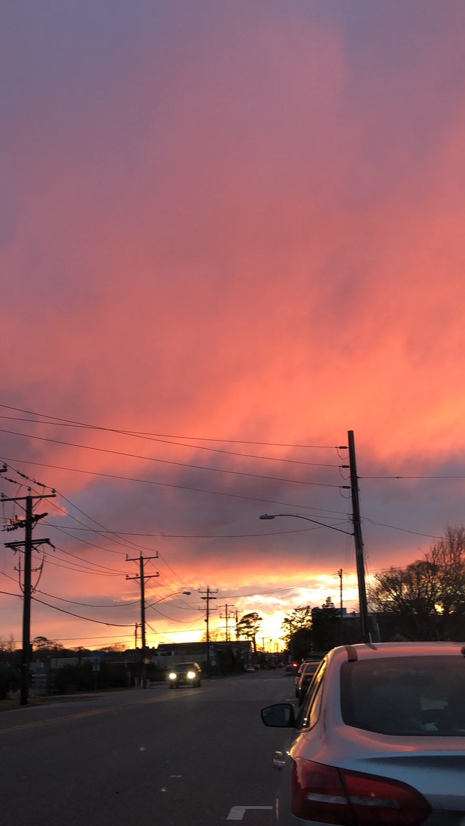 SunnyJBean's tweet photo. Grateful for these sunsets 🌅 There is so much negativity in the world right now. I’m focusing on things to be grateful for each day bc in places where we’re privileged to live in peace we should be grateful. #sunset #gratitude #gratitudejourney #jw #Peace #grateful https://t.co/5J6Dws0wqD